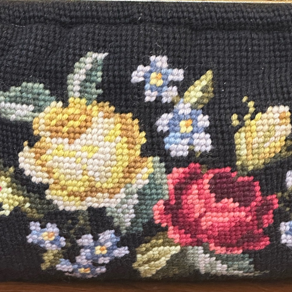 🌟HP🌟VTG 1960s Handmade Bright Floral & Navy Needlepoint Tapestry Handbag - Picture 4 of 14